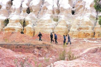 ‘I’m fighting for my sons’ lives,’ says father of trapped illegal miners in Krugersdorp